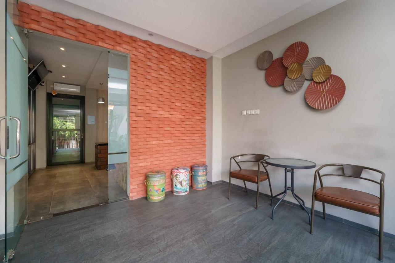 RedDoorz Plus near Radio Dalam 3 Jakarta Bagian luar foto