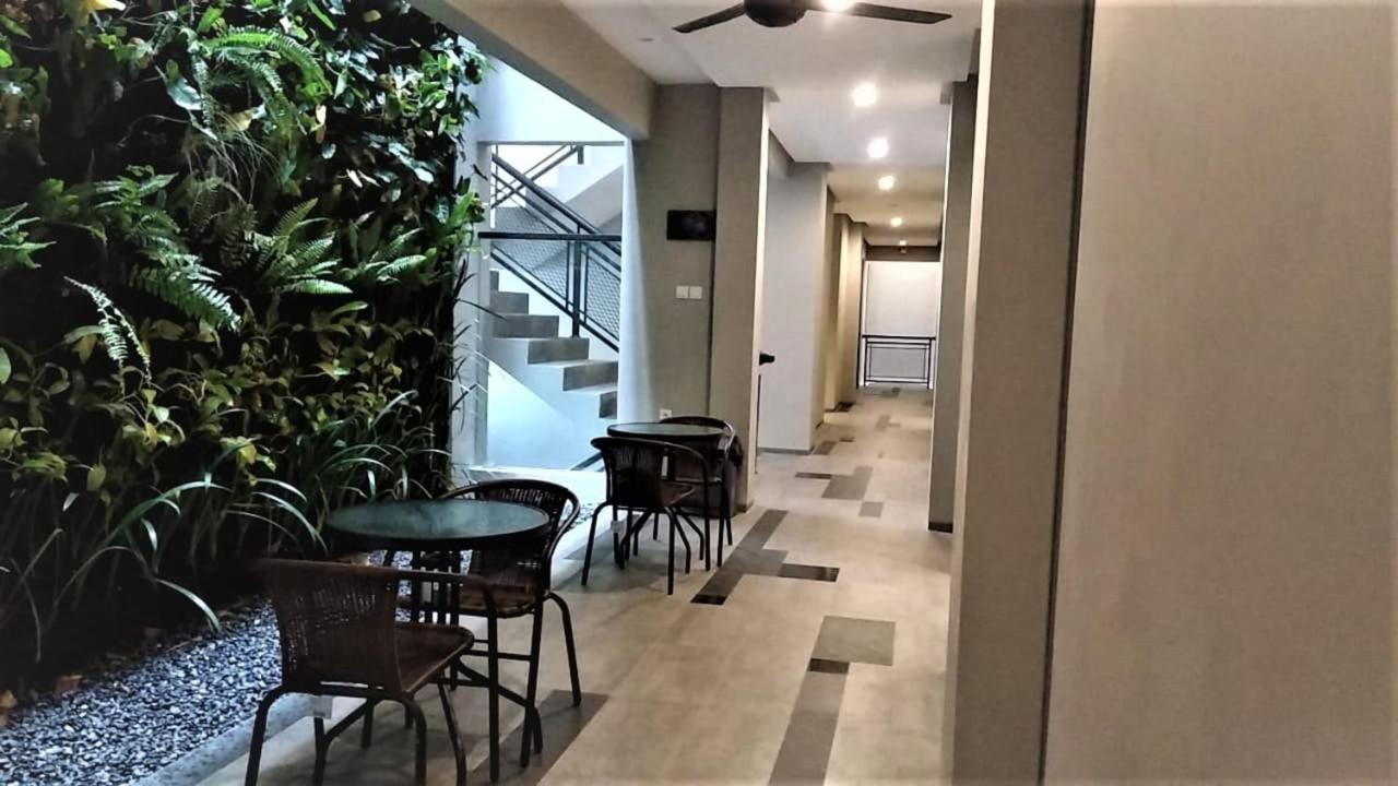 RedDoorz Plus near Radio Dalam 3 Jakarta Bagian luar foto