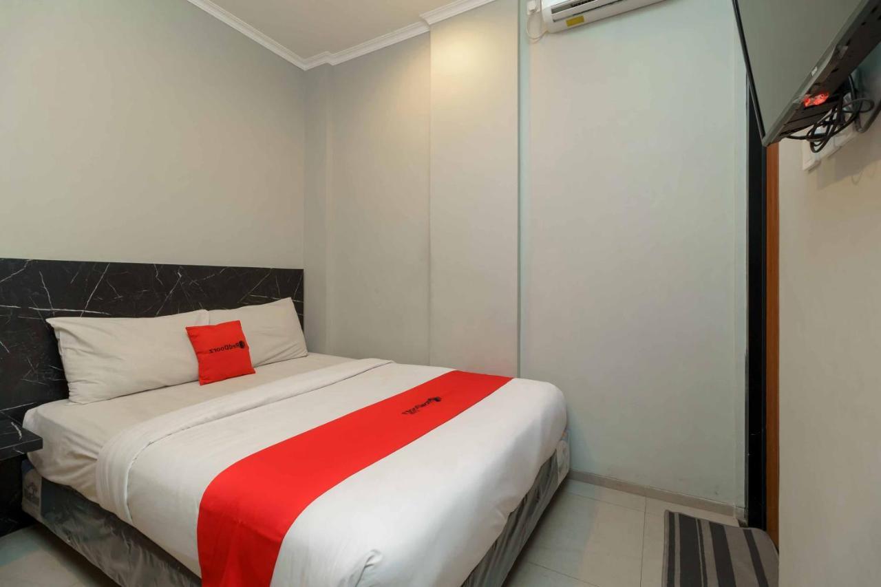 RedDoorz Plus near Radio Dalam 3 Jakarta Bagian luar foto