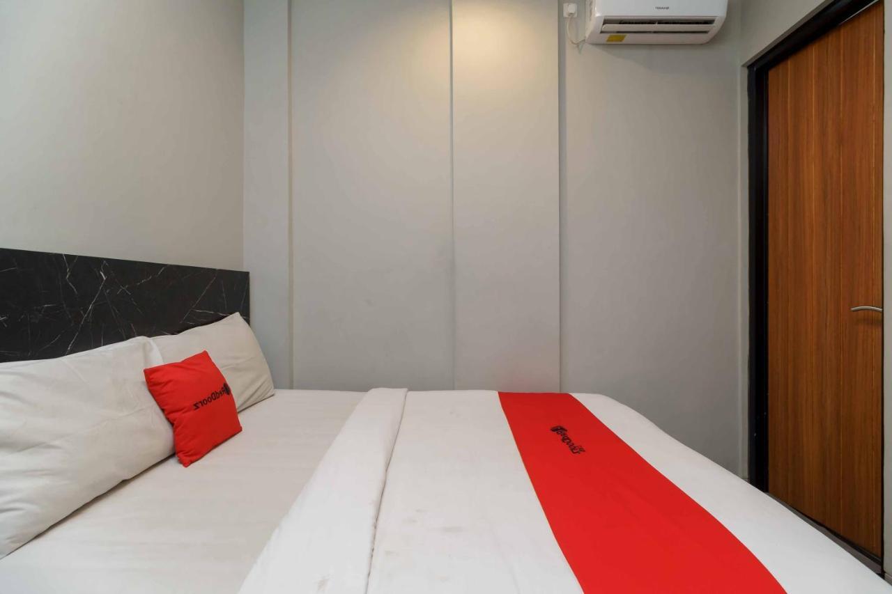 RedDoorz Plus near Radio Dalam 3 Jakarta Bagian luar foto